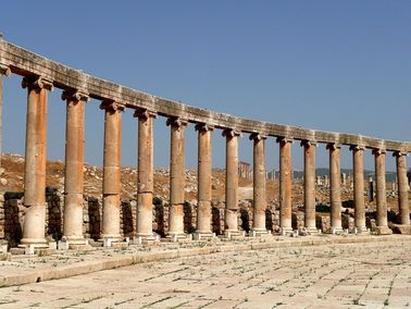 OL colonne forum romain de Jerash.JPG