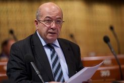 Bernard Marquet rappresentante dell’assemblea parl...